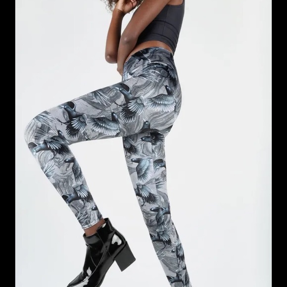 BLACK MILK RAVENOUS HIGH WAISTED VELVET LEGGINGS - LIMITEDđź–¤ - Picture 2 of 14